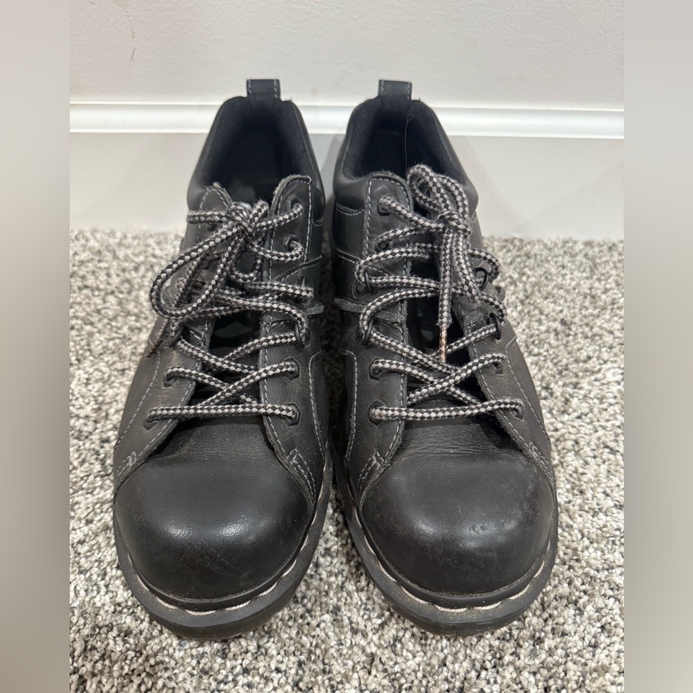 Dr. Martens Finnegan leather shoe, men's 10 or women's 11 - Picture 3 of 14